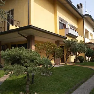 Bed & Breakfast Accogliente A Due Passi Dal Metrò Di Milano - Casa Adriana 